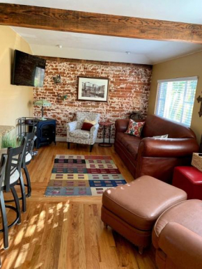 Reduced pricing Jan & Feb Entire home PET friendly